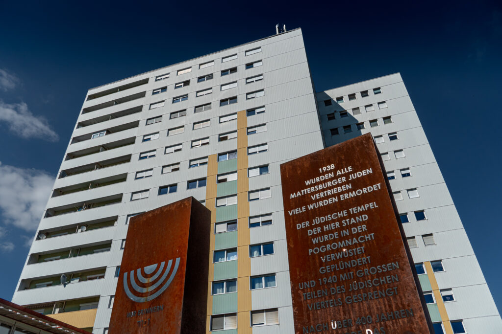 Heute steht an stelle der Synagoge hier ein Hochhaus