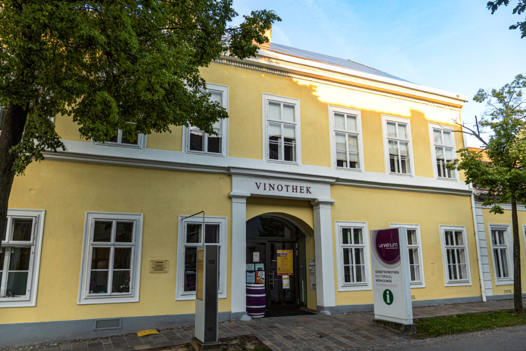 Das Haus des jüdischen Weinhändlers Tauber in Deutschkreuz - bis vor kurzem die Ortsvinothek