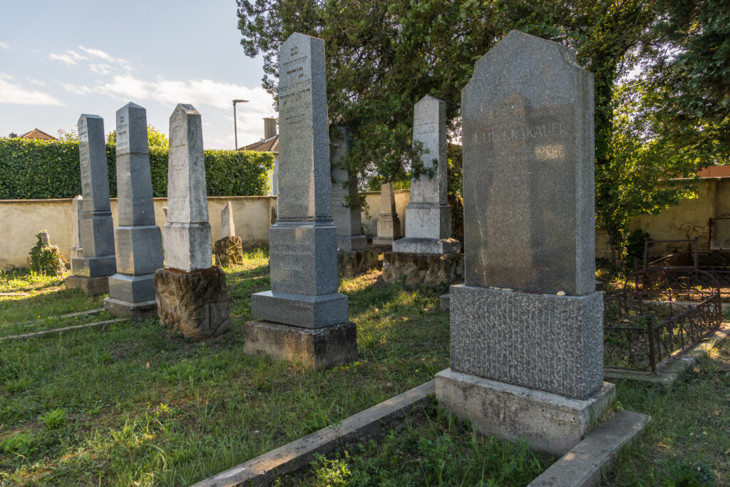 EIn Friedhof, der nicht so viel anders aussieht als viele christliche