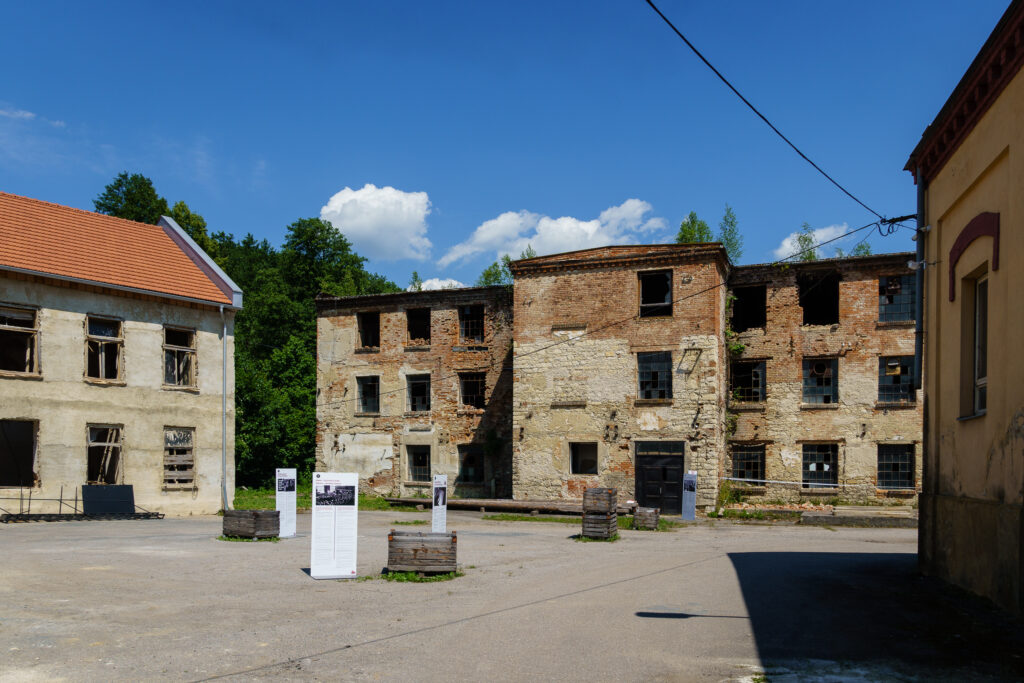 Der Hof und die Fabrik: Schindlers Arche