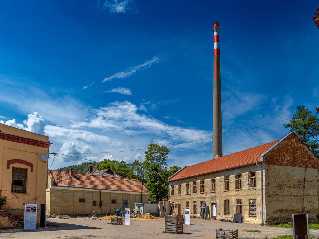Der Hof. Im Gebäude rechts waren die SS-Bewacher untergebracht