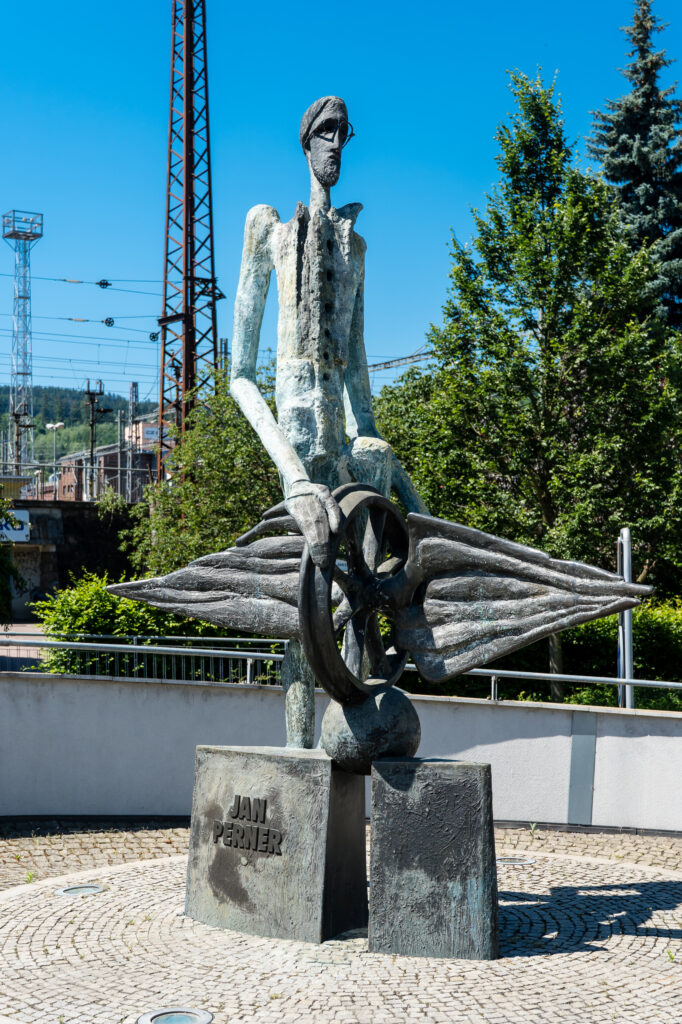 Er hat aus einem Zugfenster geschaut und wurde von einem Signal erschlagen