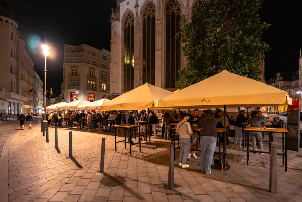 Steh-Bier-Gastgarten