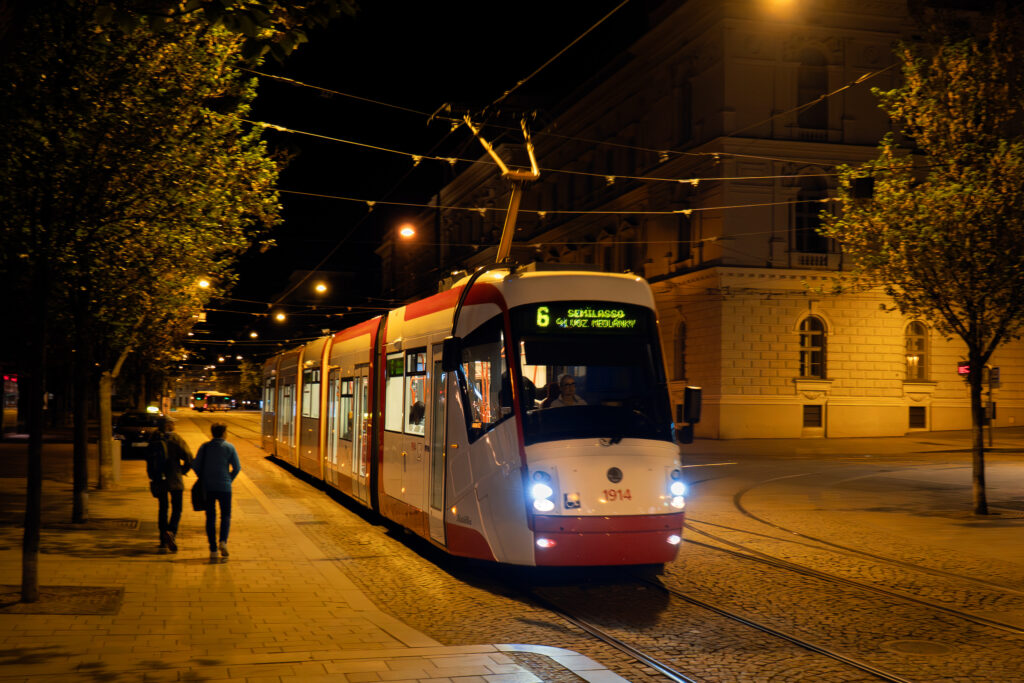 Heute noch moderne Straßenbahn